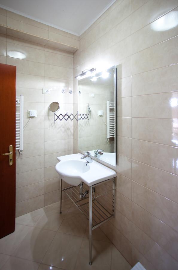 Orchidea Hotel Tiranë Luaran gambar